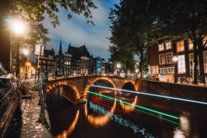 Les canaux d’Amsterdam, une visite incontournable pour les amateurs d’histoire